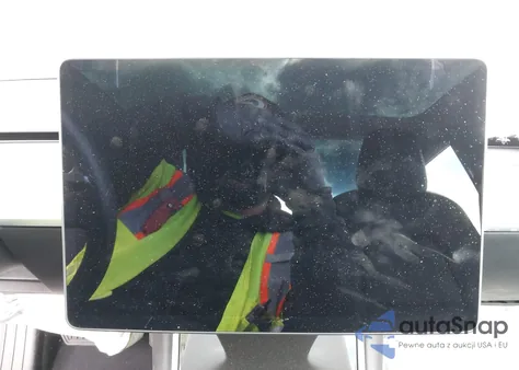 2018 Tesla Model 3 Long Range/Mid Range z USA, uszkodzony, nr VIN 5YJ3E1EA8JF016262